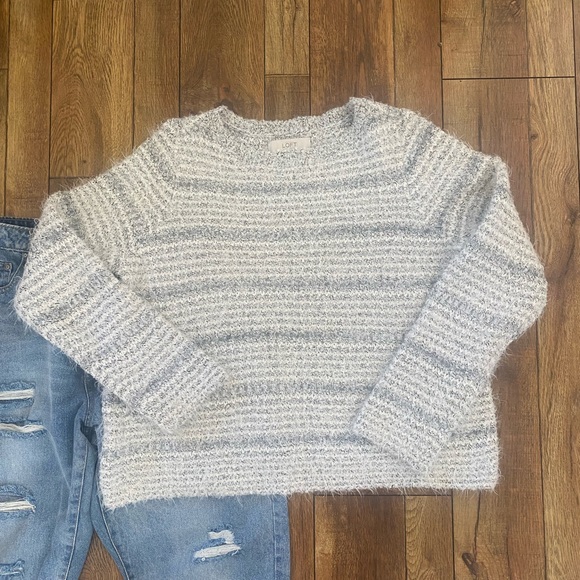 LOFT Sweaters - Loft Long Sleeve Pullover Gray/White Fuzzy Sweater. Size Large.